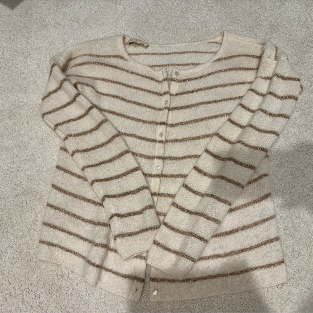 Sezane Gaspard Cardigan in Ecru/Gold - Picture 3 of 10